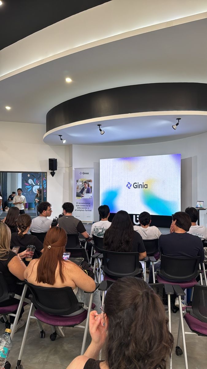 Lanzamiento de Ginia en una universidad